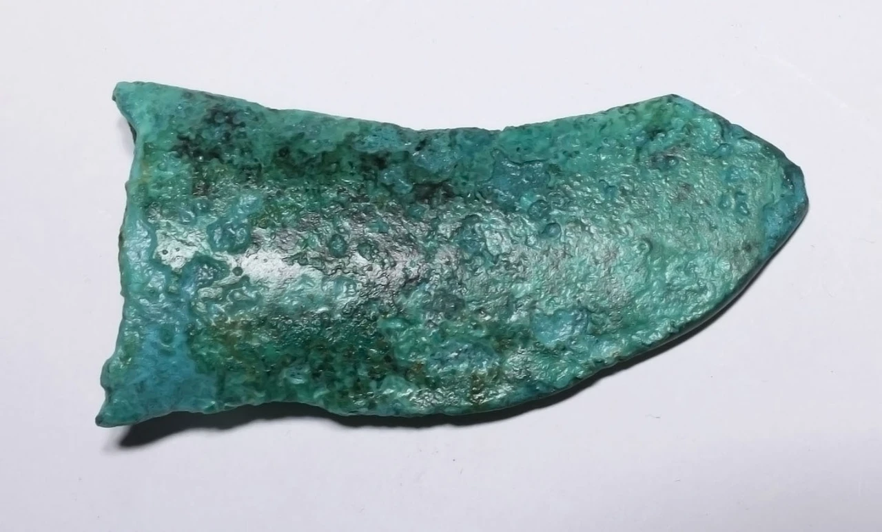UNUSUAL ANCIENT LAC VIET BRONZE ARMOR- PIERCING WAR AXE FROM THE SOUTHEAST ASIA DONG SON CULTURE  *SEA53