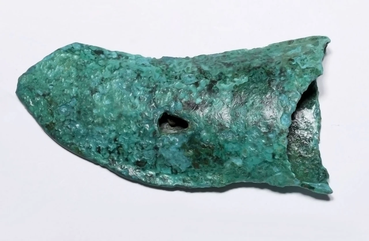 UNUSUAL ANCIENT LAC VIET BRONZE ARMOR- PIERCING WAR AXE FROM THE SOUTHEAST ASIA DONG SON CULTURE  *SEA53
