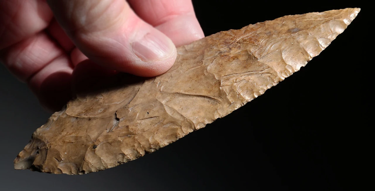 MAYAN PRE-COLUMBIAN PRESTIGE CLASS FLAKED CHERT BIFACIAL STABBING SPEARHEAD  *PC710