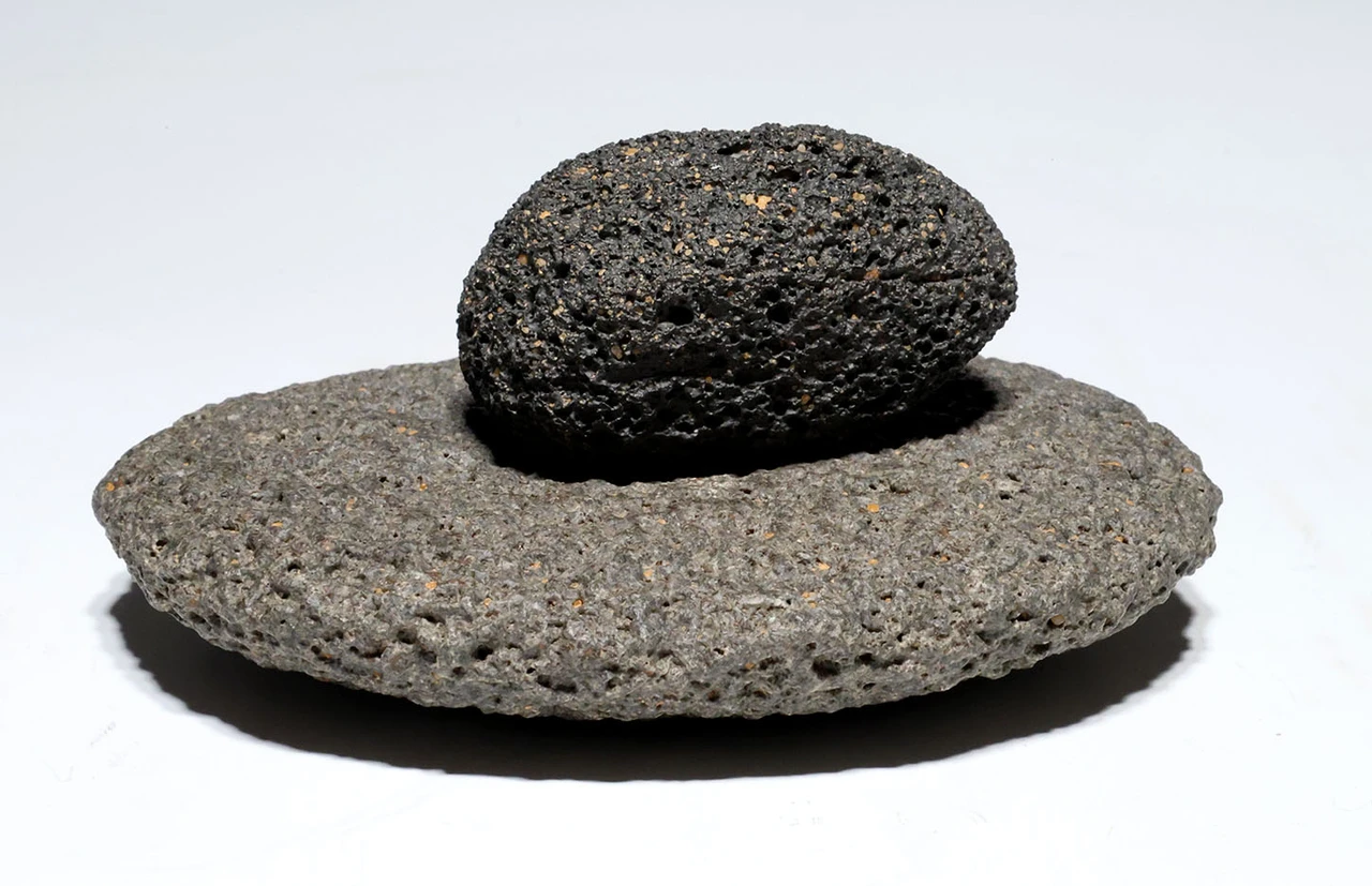 RARE TENERIAN NEOLITHIC SMALL GRINDING MILL AND RUBBING STONE FROM THE PEOPLE OF THE "GREEN SAHARA"  *CAP499