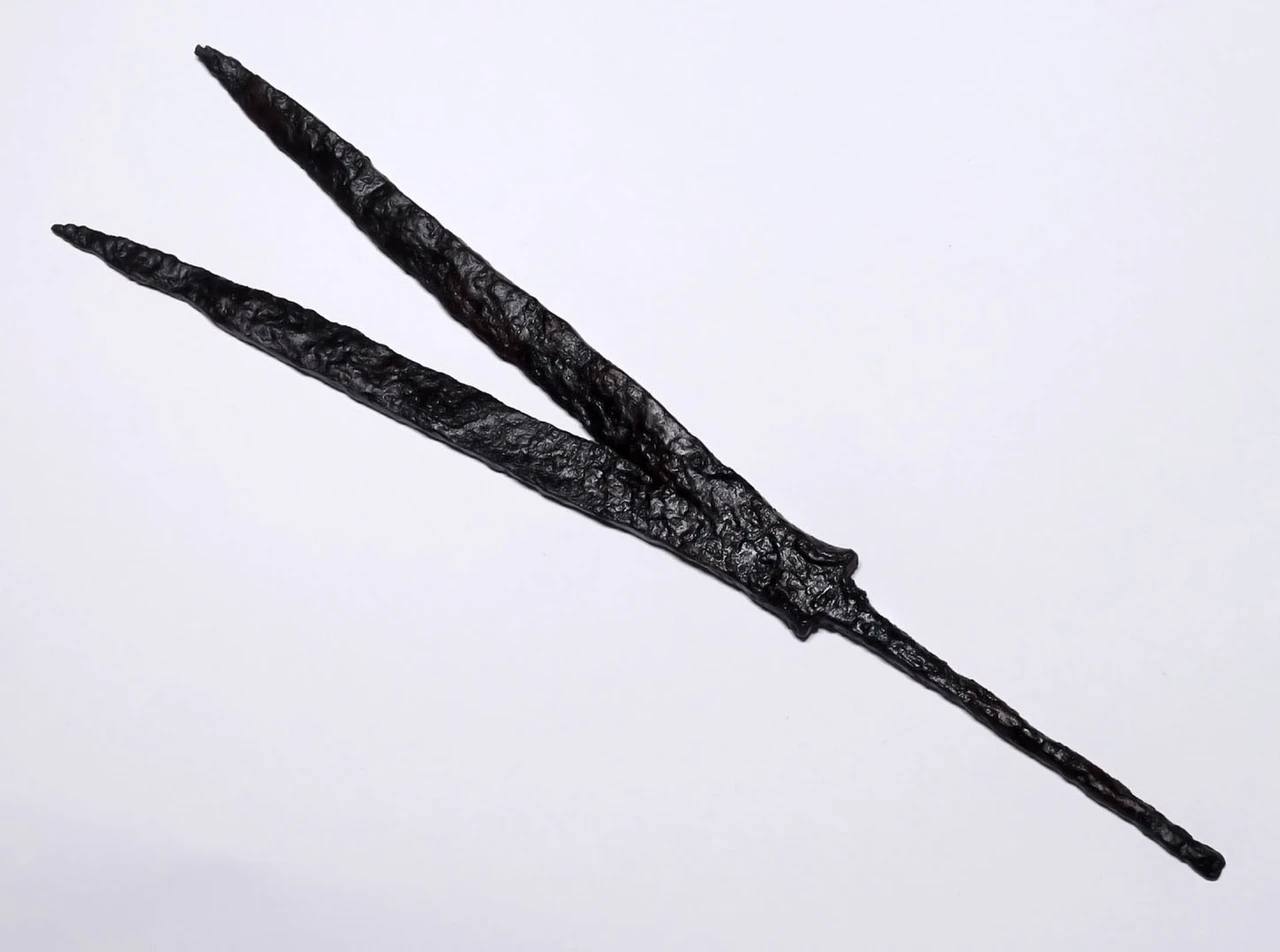 EXTREMELY RARE ANCIENT SAKA SCYTHIAN LARGE IRON BIFURCATED FORKED PRESTIGE ARROWHEAD  *LUR489