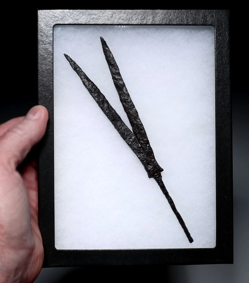EXTREMELY RARE ANCIENT SAKA SCYTHIAN LARGE IRON BIFURCATED FORKED PRESTIGE ARROWHEAD  *LUR489