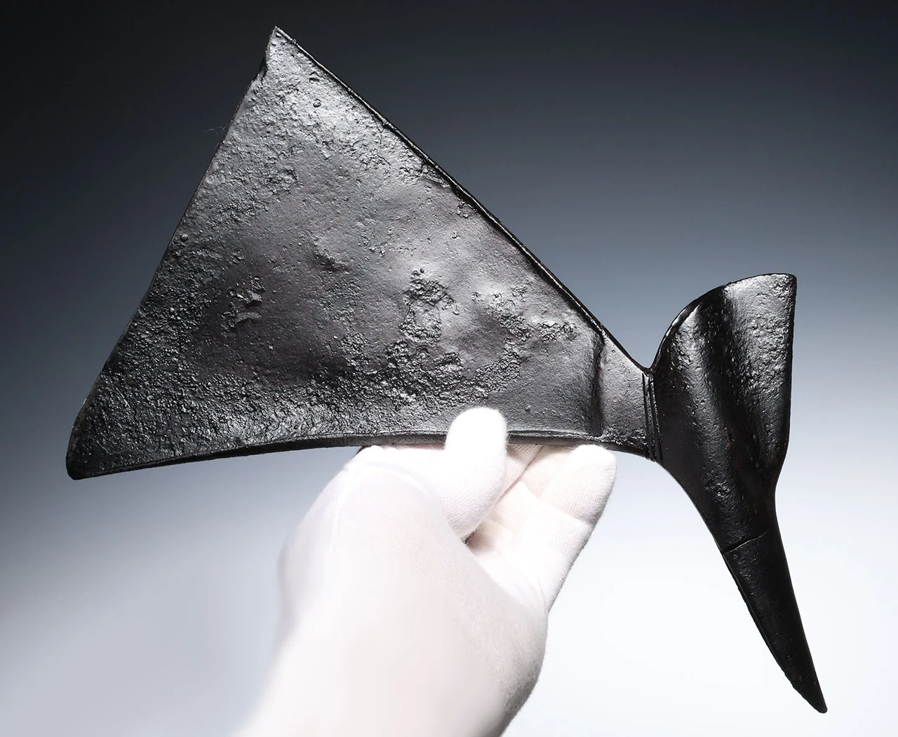 LARGE RARE KHOND STEEL FIGHTING WAR AXE FROM THE CHOTA NAGPUR PLATEAU OF INDIA WITH EVIDENCE OF BATTLE USE *R364