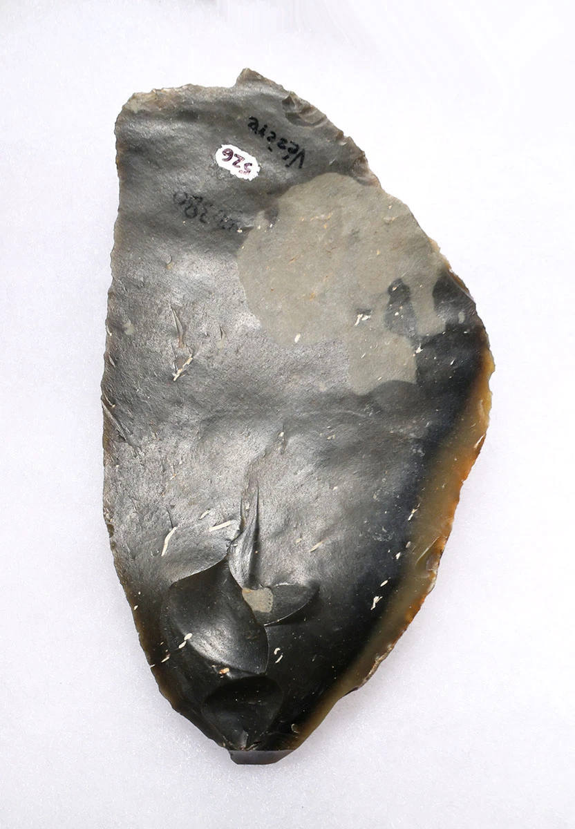 OUR FINEST LARGE NEANDERTHAL MOUSTERIAN SIDE SCRAPER FLAKE TOOL WITH QUINA RETOUCH FROM FAMOUS VEZERE VALLEY FRANCE  *M559