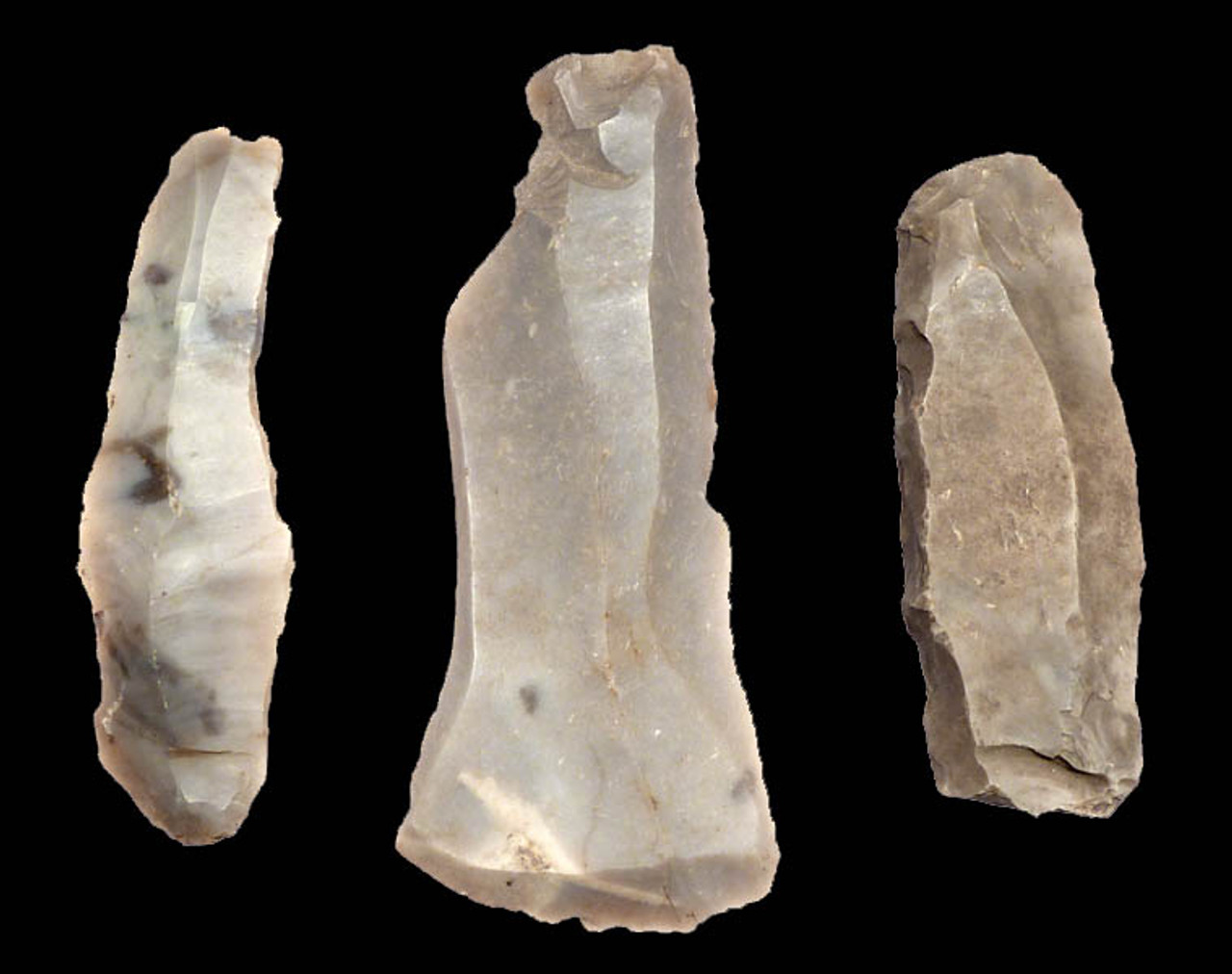 N115 - SUPERB SET OF 3 UNBROKEN LONG FLINT EUROPEAN NEOLITHIC STONE KNIFE BLADES WITH VARIOUS EDUCATIONAL FEATURES
