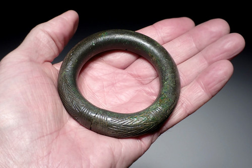 EXCEPTIONAL ANCIENT SOLID BRONZE PRESTIGE BANGLE BRACELET FROM THE SOUTHEAST ASIA DONG SON CULTURE  *SEA13