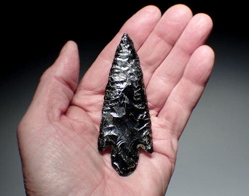 SUPREME LARGE PRESTIGE ATLATL BANDED OBSIDIAN BIFACIAL SPEARHEAD OF THE PRE-COLUMBIAN AZTECS  *PC650