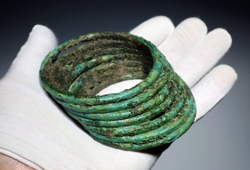 3000 YEAR OLD DONG SON CULTURE RITUAL OFFERING OF 7 BRONZE BRACELETS ENCRUSTED IN THEIR ORIGINAL POSITION FROM SOUTHEAST ASIA  *SEA31
