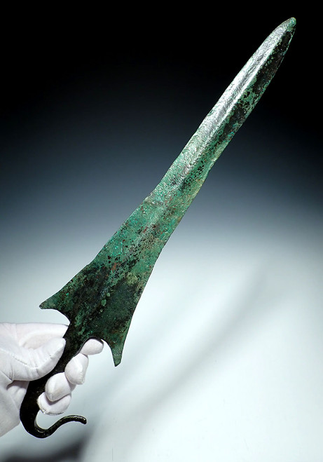 FUNCTIONAL ANCIENT LURISTAN BRONZE BARBED SWORD FROM THE NEAR EAST WITH EVIDENCE OF COMBAT USE  *LUR426