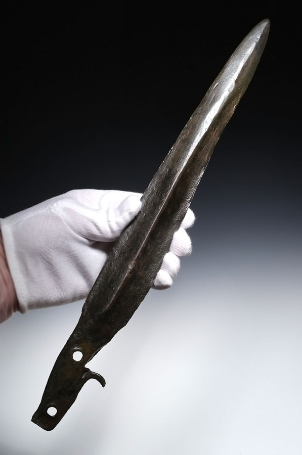 EXTREMELY RARE LARGE ANCIENT COPPER BARBED PIKE SPEARHEAD FROM THE