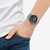 Modelo mostrando Reloj Citizen Garrison Esfera Azul   - BM8560-88L