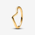 Anillo Pandora Ola Pulida chapado en oro con diseño minimalista curvo - 163095C00