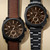 Reloj Fossil Machine FS6097 con brazalete de acero inoxidable negro junto a otro modelo - FS6097