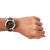 Modelo luciendo el reloj Fossil Grant FS4813 con correa de piel marrón - FS4813