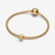 Charm Mini Yin y Yang Textura chapado en oro en una pulsera Pandora Moments - 764045C00