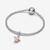 Charm colgante Tortuga Marina Rosa Pandora Club 2026 en plata de ley y chapado en oro integrado en una pulsera de plata - 764432C01