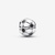 Primer plano del Charm Pandora Balón Fútbol de plata de ley y color negro - 794710C01