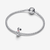 Charm Pandora Patch de 101 Dálmatas de Disney en plata de ley y esmalte negro visto desde un ángulo superior - 794469C01