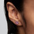 Modelo luciendo los Pendientes Pandora de botón Herbario Flor Rosa Brillante en plata de ley y circonitas rosa vista lateral - 292633C02