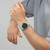 Modelo luciendo vista frontal del Reloj Swatch Hint of Mint con esfera negra y brazalete de silicona verde - SO29L103