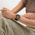 Modelo luciendo vista lateral del Reloj Swatch Swatch Neon Seppia SB02B104 con correa de silicona y esfera negra - SB02B104