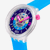 Vista lateral del Reloj Swatch Swatch Neon Hielo con esfera violeta y brazalete de silicona azul - SB01K400