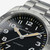 Detalle de la esfera y bisel del Reloj Hamilton Khaki Field Expedition Auto con esfera negra - H70315130