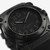 Detalle de la esfera del Khaki Navy BeLOWZERO Auto Titanium con esfera negra y brazalete de goma - H78505330