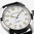 Detalle de la esfera del Khaki Field Murph 38mm con brazalete de piel y esfera blanca - H70405710