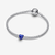 Charm Mini Corazón Azul de Pandora en plata de ley con esmalte azul presentado en pulsera de plata - 794785C02