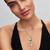 Modelo luciendo varios charms de los signos del zodiaco en collar - 764988C01