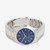 Vista lateral del Reloj Tommy Hilfiger de acero inoxidable con esfera azul mostrando el perfil y el brazalete de eslabones - 1710670