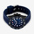 Vista en ángulo del Reloj Tommy Hilfiger con correa de silicona azul y bisel giratorio - 1792265