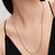Modelo luciendo el Collar Pandora Cadena de Serpiente Fina de plata - 395061C00