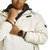Modelo mostrando el Reloj Casio G-Shock Classic Utility Black GA-2100-1A3ER con brazalete negro y esfera negra