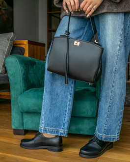 Charlie チャーリー Black 新品 Black Leather Charlie Bag with Turn-Lock | TJ COLLECTION
