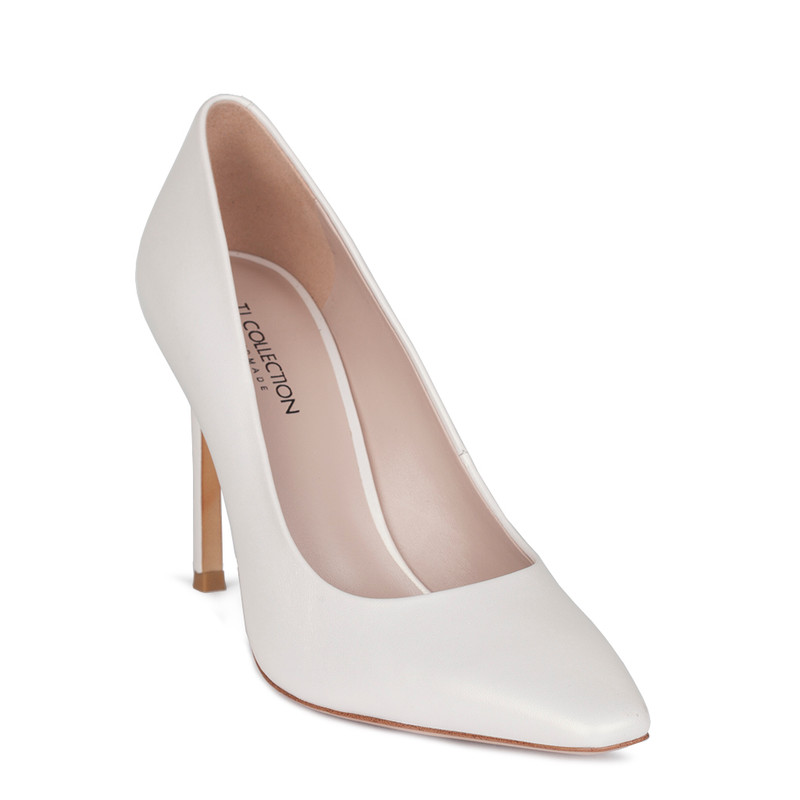 womens white pumps