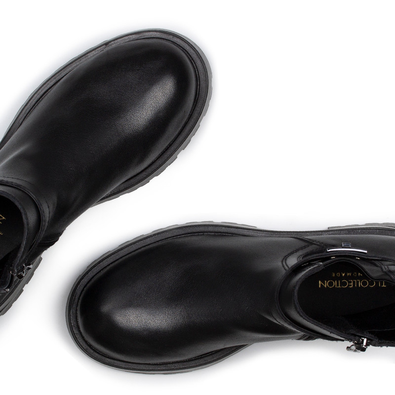 Women's Black Leather Chelsea Boots GQ 5322215 BLK