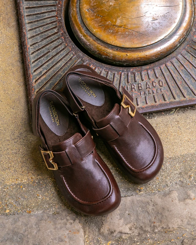 Brown Leather Clogs with Buckle Trim GS 5115816 BRA