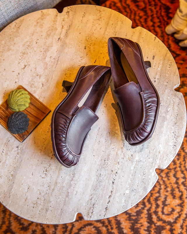 Brown Leather Heels with Pleated Detail GS 5245016 BRI