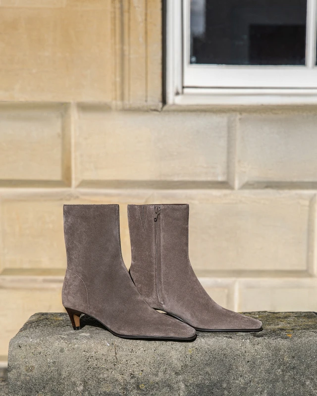 Women's Beige Suede Ankle Boots with Zipper GQ 5339916 TPS