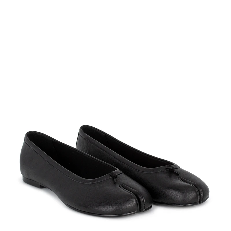 Women's Black Leather Tabi Flats GQ 5205717 BLK