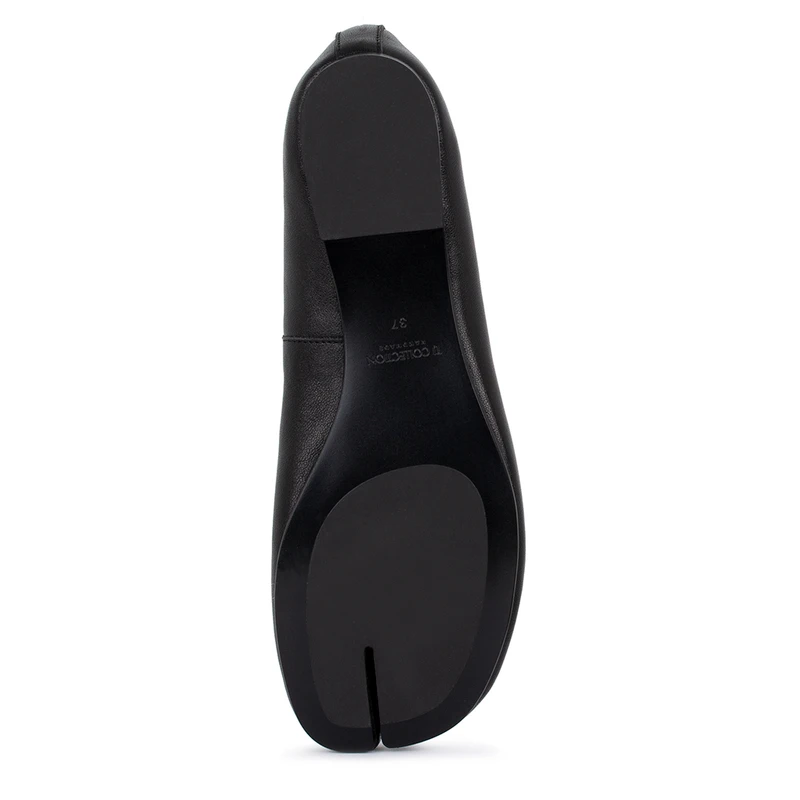 Women's Black Leather Tabi Flats GQ 5205717 BLK