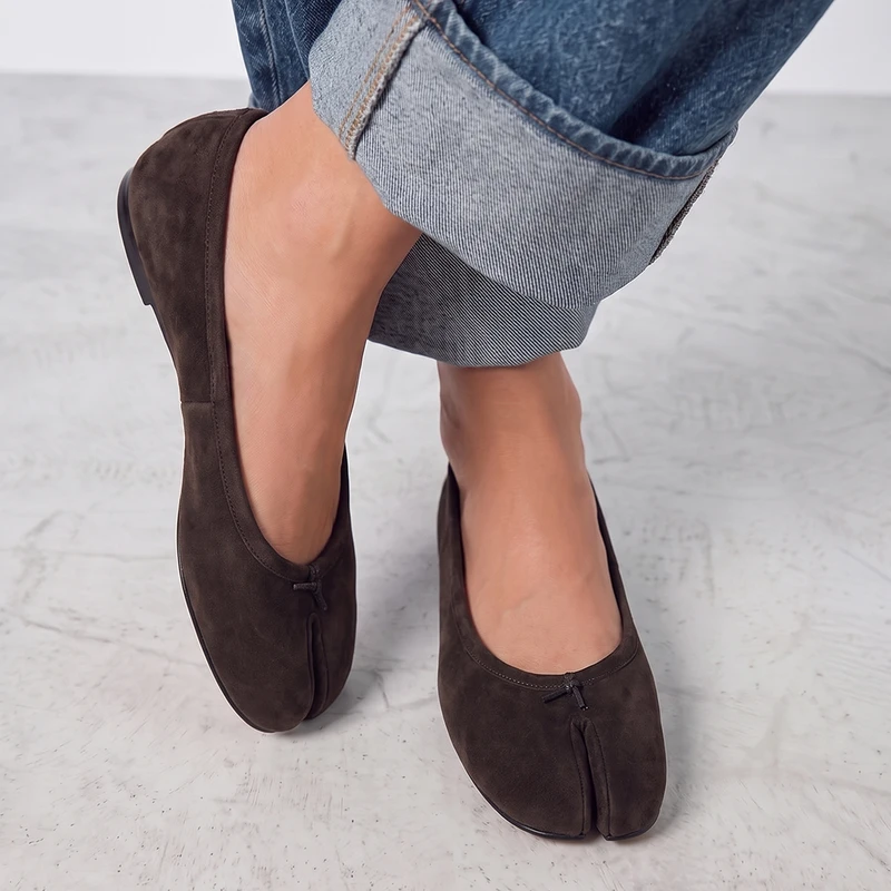 Women's Brown Suede Tabi Flats GQ 5205717 BRS