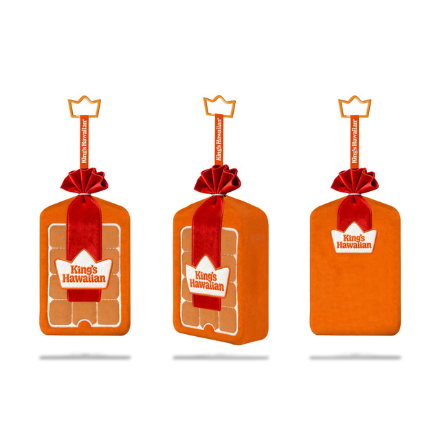Image of different sides of the King's Hawaiian Original Hawaiian Sweet Rolls 12-pack plush bag charm on white background