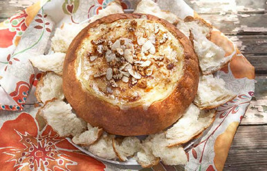 Sweet Round Bread Baked Brie - King's Hawaiian