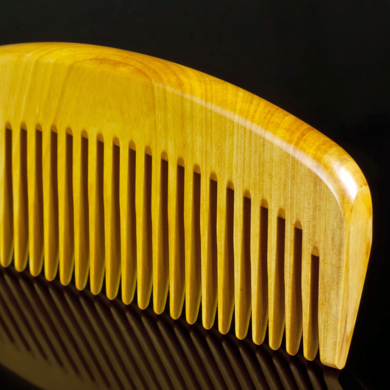 Japanese Tsuge Boxwood Traditional Comb & Camellia Oil