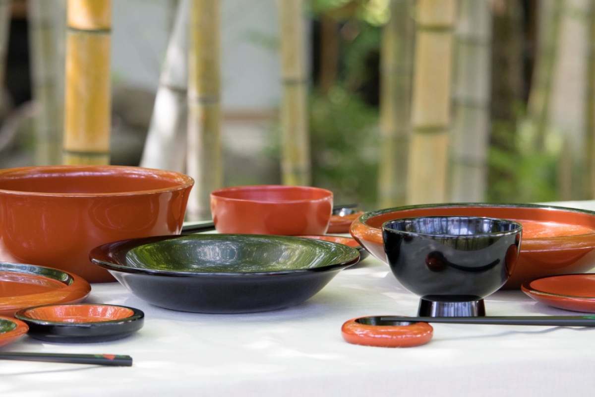 WAWAZA specialty items including Urushi lacquerware and gifts