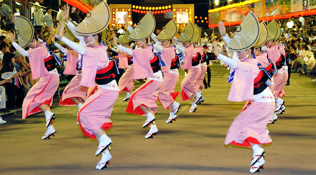 awa-odori-dancers-in-tokushima.jpg