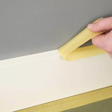 FrogTape Delicate Surface van de plint af trekken. Het resultaat: een strakke verflijn